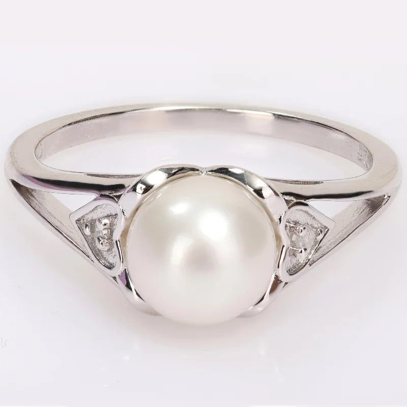 Miadora Sterling Silver Cultured FW Pearl & Diamond Accent Solitaire Split Shank Ring (7-7.5mm) Miadora Sterling Silver Cultured FW Pearl & Diamond Accent Solitaire Split Shank Ring (7-7.5mm)