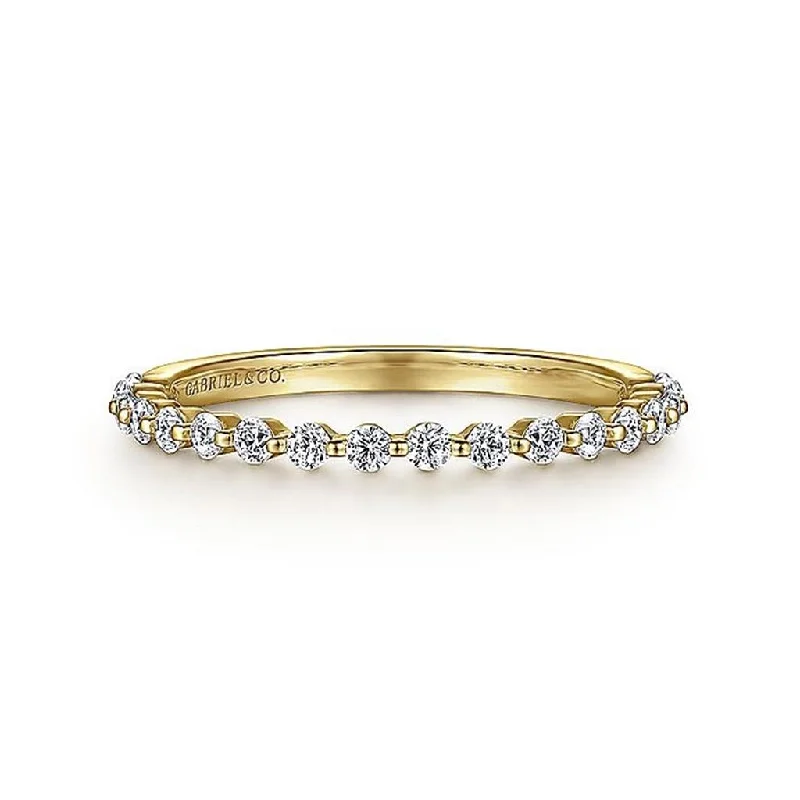 Halo - Style Women's Diamond Rings with a Center Diamond Surrounded by Smaller Diamonds in 18K Gold14K Yellow Gold Single Prong Diamond Anniversary Band Halo - Style Women's Diamond Rings with a Center Diamond Surrounded by Smaller Diamonds in 18K Gold14K Yellow Gold Single Prong Diamond Anniversary Band