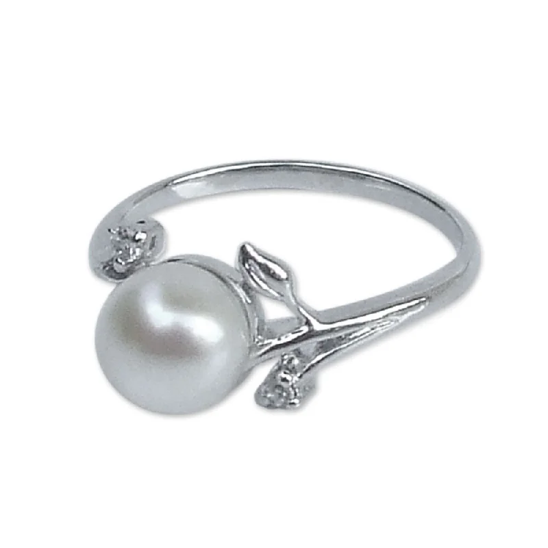 Handmade Budding Beauty Round Cultured Freshwater White Pearl with Cubic Zirconium 925 Sterling Silver Womens (Thailand) Handmade Budding Beauty Round Cultured Freshwater White Pearl with Cubic Zirconium 925 Sterling Silver Womens (Thailand)