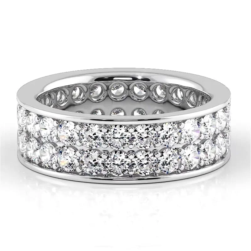 Halo - Style Women's Diamond Rings with a Center Diamond Surrounded by Smaller Diamonds in 18K Gold2.50 ct. Round Diamond Double Row Wedding Band Halo - Style Women's Diamond Rings with a Center Diamond Surrounded by Smaller Diamonds in 18K Gold2.50 ct. Round Diamond Double Row Wedding Band