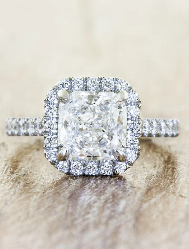 Men's Sapphire Engagement Rings in 18K White Gold with Pave Diamond AccentsBeatrice-Ann Men's Sapphire Engagement Rings in 18K White Gold with Pave Diamond AccentsBeatrice-Ann
