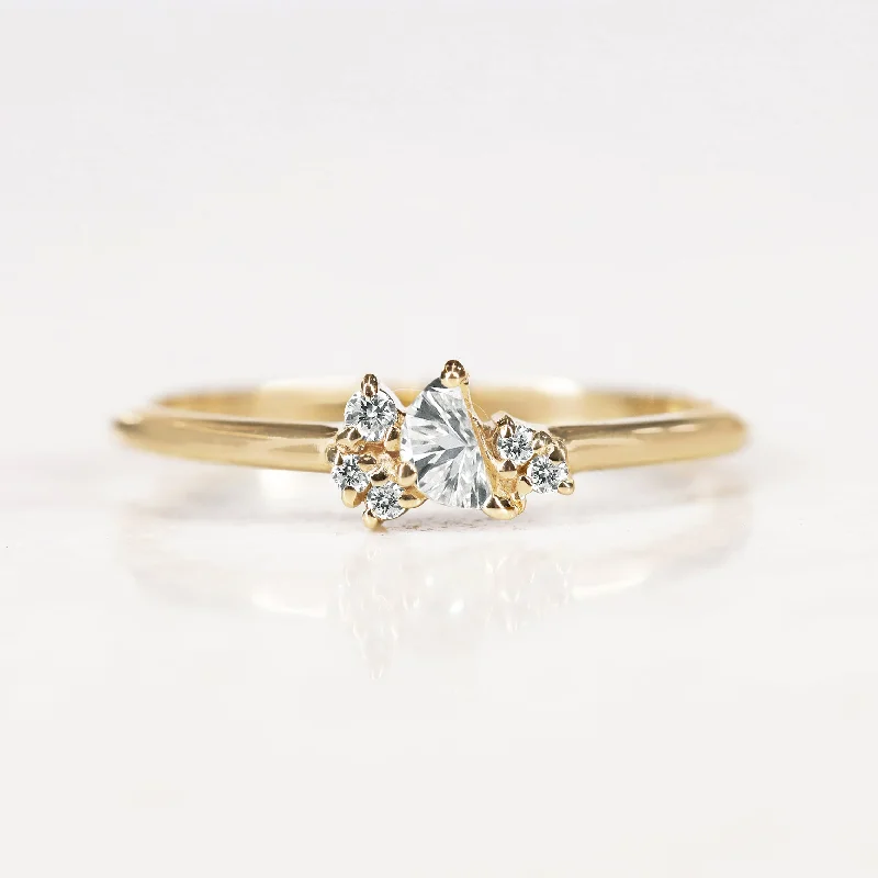 Princess - Cut Women's Diamond Rings in White Gold with a High - Clarity Diamond for a Modern LookCrescent Moon Ring II | white diamonds Princess - Cut Women's Diamond Rings in White Gold with a High - Clarity Diamond for a Modern LookCrescent Moon Ring II | white diamonds