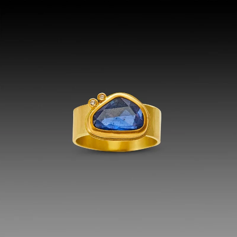 Malachite Gemstone Rings in 14K Gold with a Carved Stone for a Unique and Artistic AppealOrganic Blue Sapphire Ring with Wide Band Malachite Gemstone Rings in 14K Gold with a Carved Stone for a Unique and Artistic AppealOrganic Blue Sapphire Ring with Wide Band