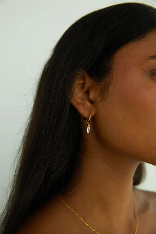 Lightweight hoop earringsHOOP EARRING WITH TINY BAR PENDANT