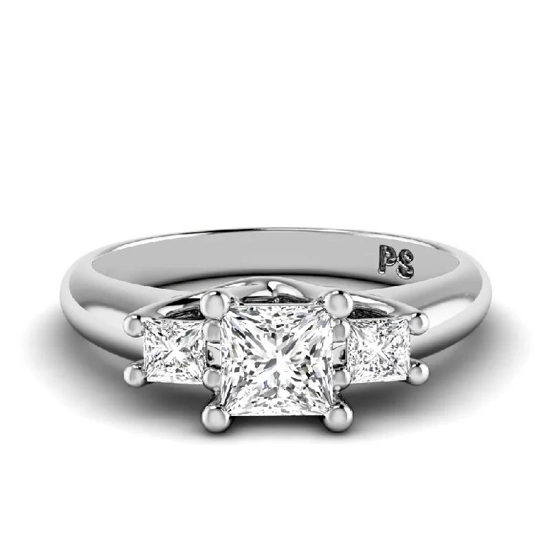 Commemorate rings featuring multiple birthstones in a row0.75-0.95 CT Princess Cut Diamonds - Three Stone Ring Commemorate rings featuring multiple birthstones in a row0.75-0.95 CT Princess Cut Diamonds - Three Stone Ring