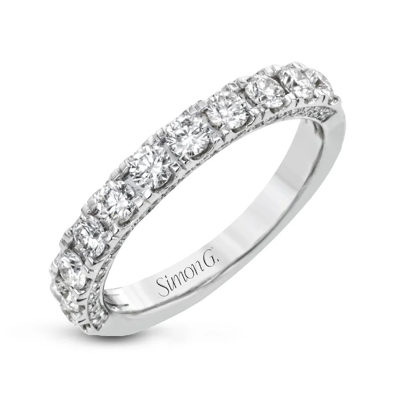 Sterling silver commemorate rings engraved with family crestsWedding Band in 18k Gold with Diamonds Sterling silver commemorate rings engraved with family crestsWedding Band in 18k Gold with Diamonds
