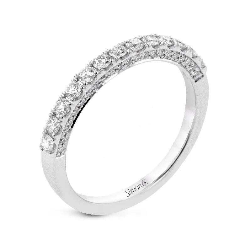 Rings to commemorate a career achievement with an industry - related symbolWedding Band in 18k Gold with Diamonds Rings to commemorate a career achievement with an industry - related symbolWedding Band in 18k Gold with Diamonds