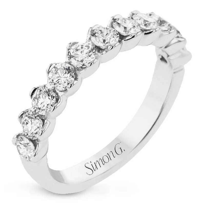 Rings to commemorate a new home with a house - shaped charmWedding Band in 18k Gold with Diamonds Rings to commemorate a new home with a house - shaped charmWedding Band in 18k Gold with Diamonds
