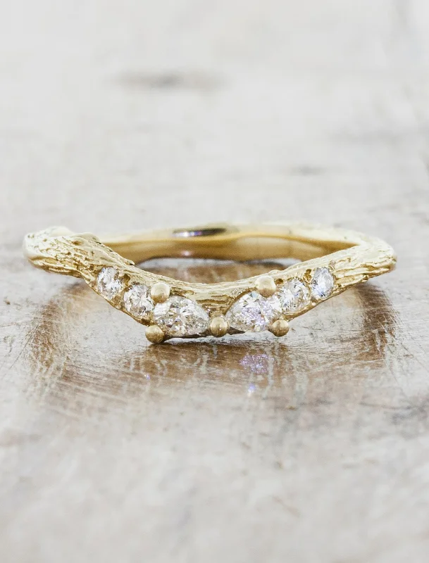 Commemorate rings with a laser - engraved quoteIsle