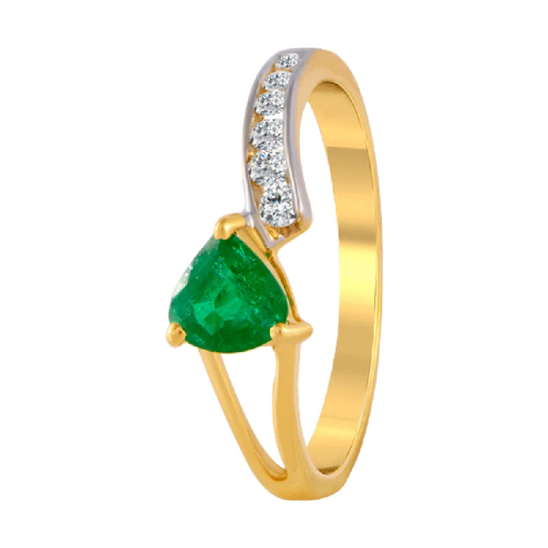 Cluster - Style Women's Diamond Rings with Multiple Small Diamonds Arranged in a Stunning Pattern18KT (750) Yellow Gold And Diamond Ring For Women Cluster - Style Women's Diamond Rings with Multiple Small Diamonds Arranged in a Stunning Pattern18KT (750) Yellow Gold And Diamond Ring For Women